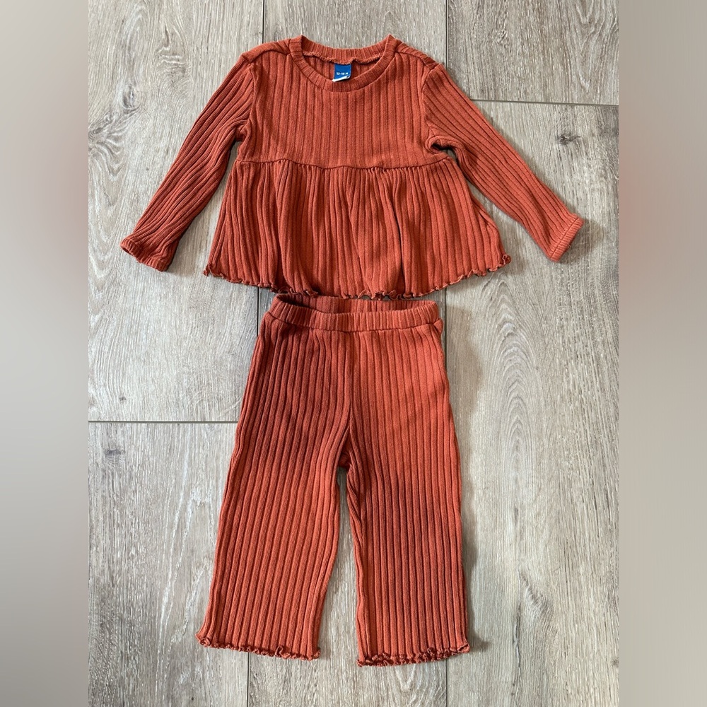 Old navy 12-18M set
